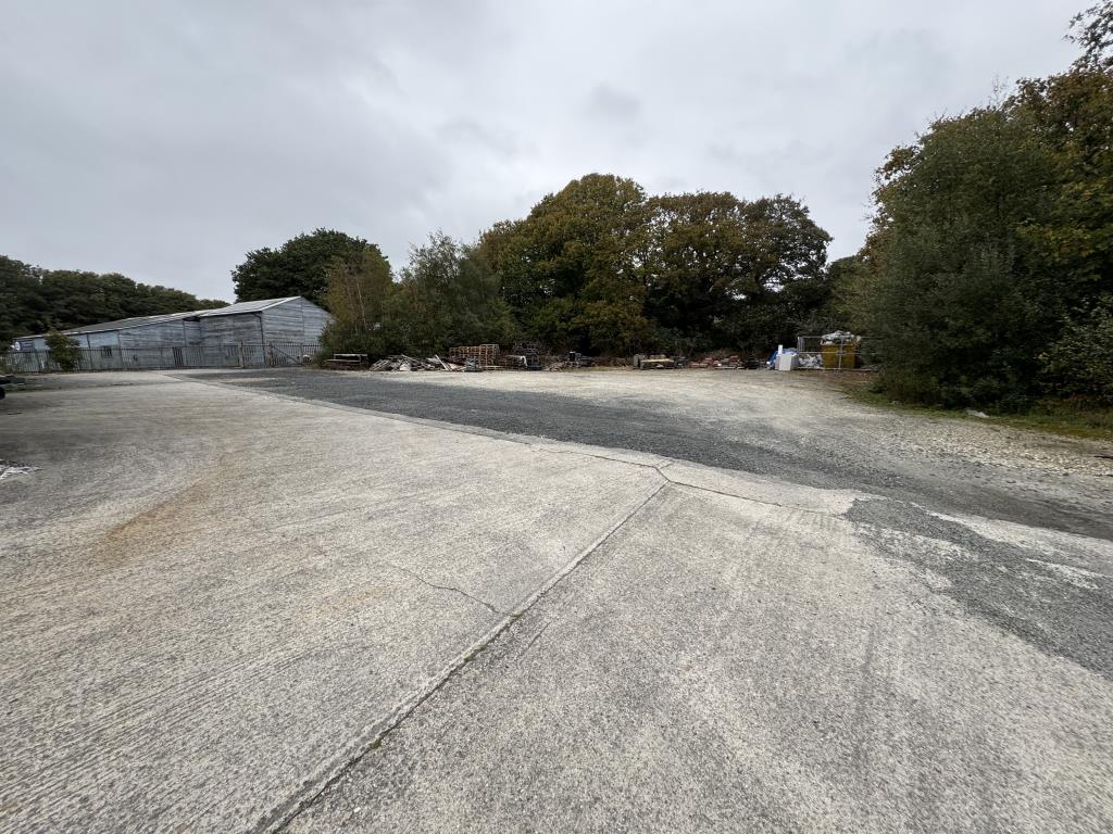 Lot: 76 - INDUSTRIAL/OFFICE UNIT ON A LARGE PLOT WITH POTENTIAL - Rear